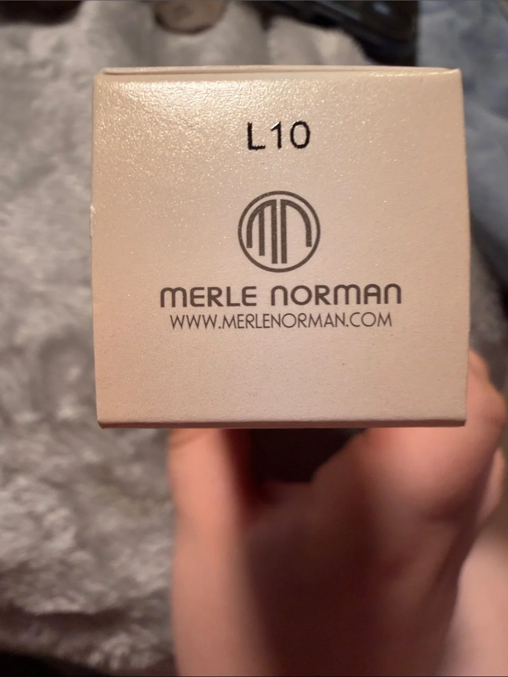 Merle Norman Aqua Balance Liquid Foundation - Cream Beige